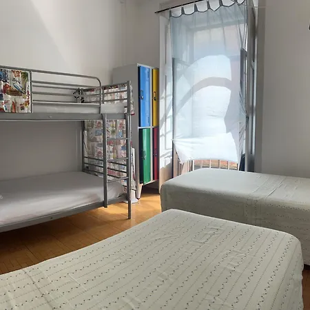 Peniche Hostel بيت شباب *