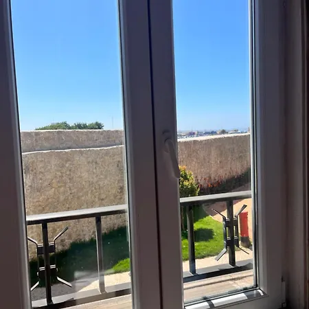 Peniche Hostel *